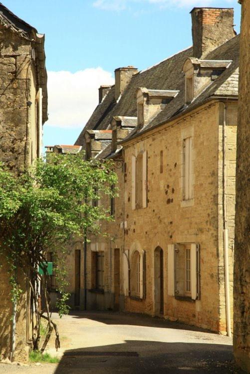 Petite Maison En Pierre Au Coeur Du Perigord Noir Proche De Sarlat Et Rocamadour Salignac Eyvigues Exterior photo